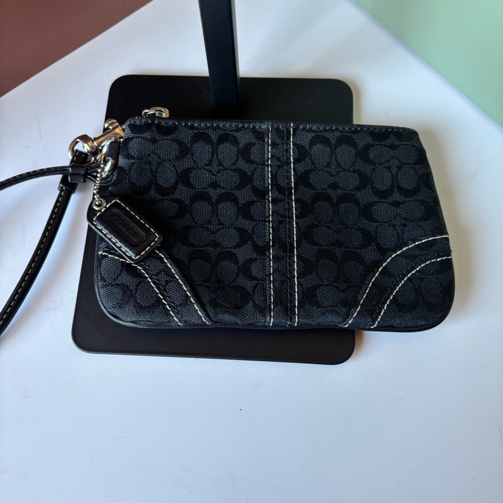 COACH Black signature Wristlet EUC